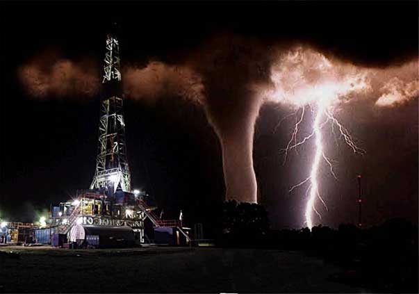 image courtesy of http://www.hoax-slayer.com/oil-rig-tornado-photo.shtml